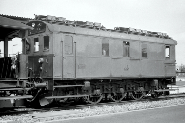 DK12073